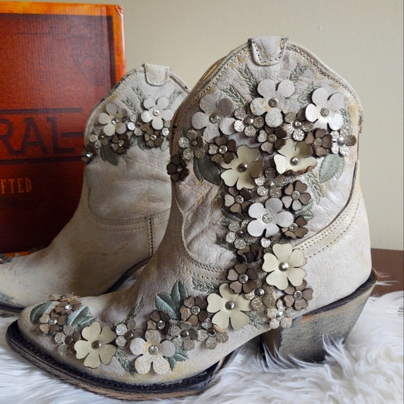 Corral Shoes - Hippie chic cowboy boot by Corral